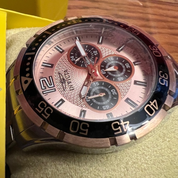 Invicta Mens chronograph rose gold/silver watch NIB - Picture 7 of 12